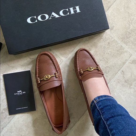 NIB-Coach Crosby Turnlock Driver,G2672 SADDLE,size 5.5, Very Soft & comfortable - Picture 16 of 16